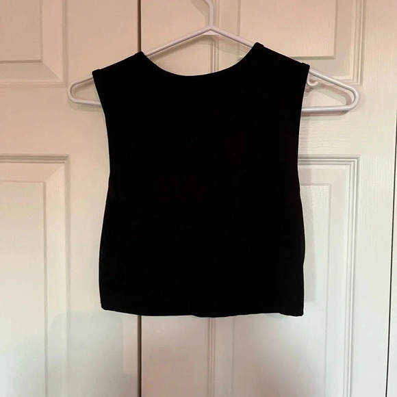 Medium Crop Top​ - Picture 3 of 6